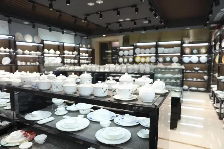 財(cái)富高橋百家品牌商戶系列報(bào)道 華強(qiáng)陶瓷 用品質(zhì)和服務(wù)創(chuàng)造價(jià)值，拓展其他行業(yè)專用陶瓷新藍(lán)海